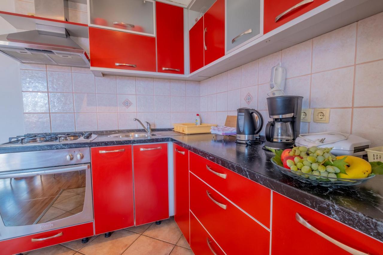 Cozy Apartments With Sea View Novi Vinodolski Esterno foto