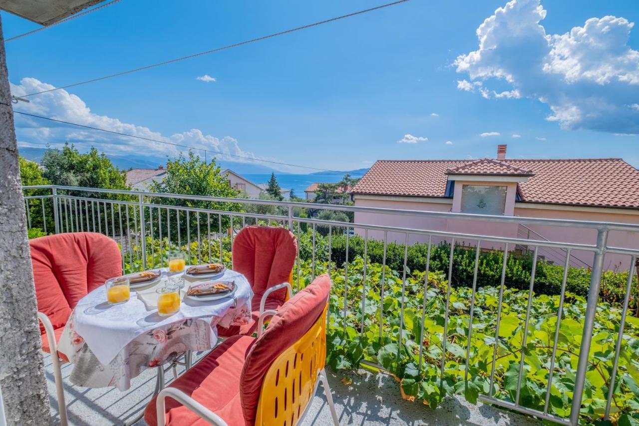 Cozy Apartments With Sea View Novi Vinodolski Esterno foto