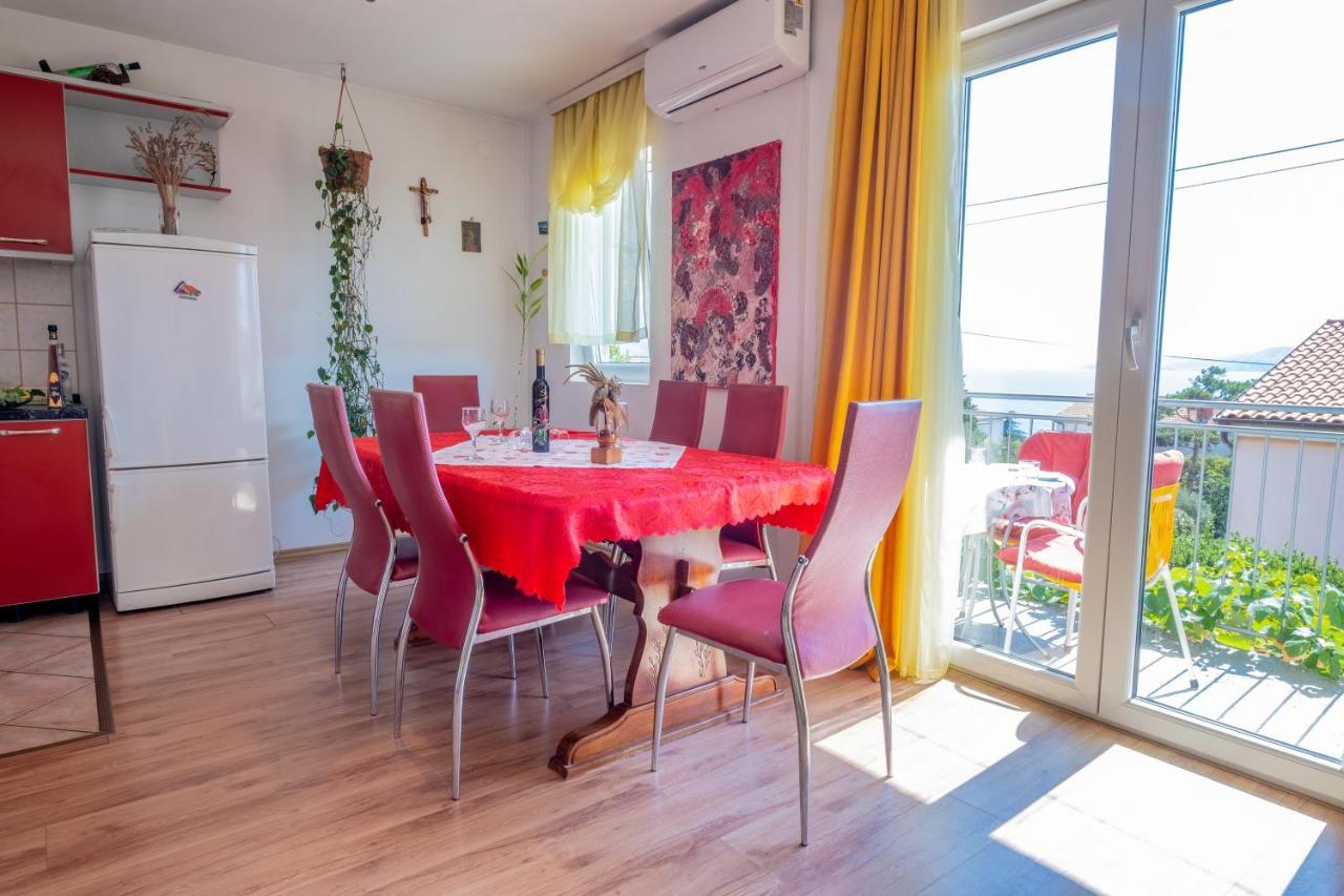 Cozy Apartments With Sea View Novi Vinodolski Esterno foto