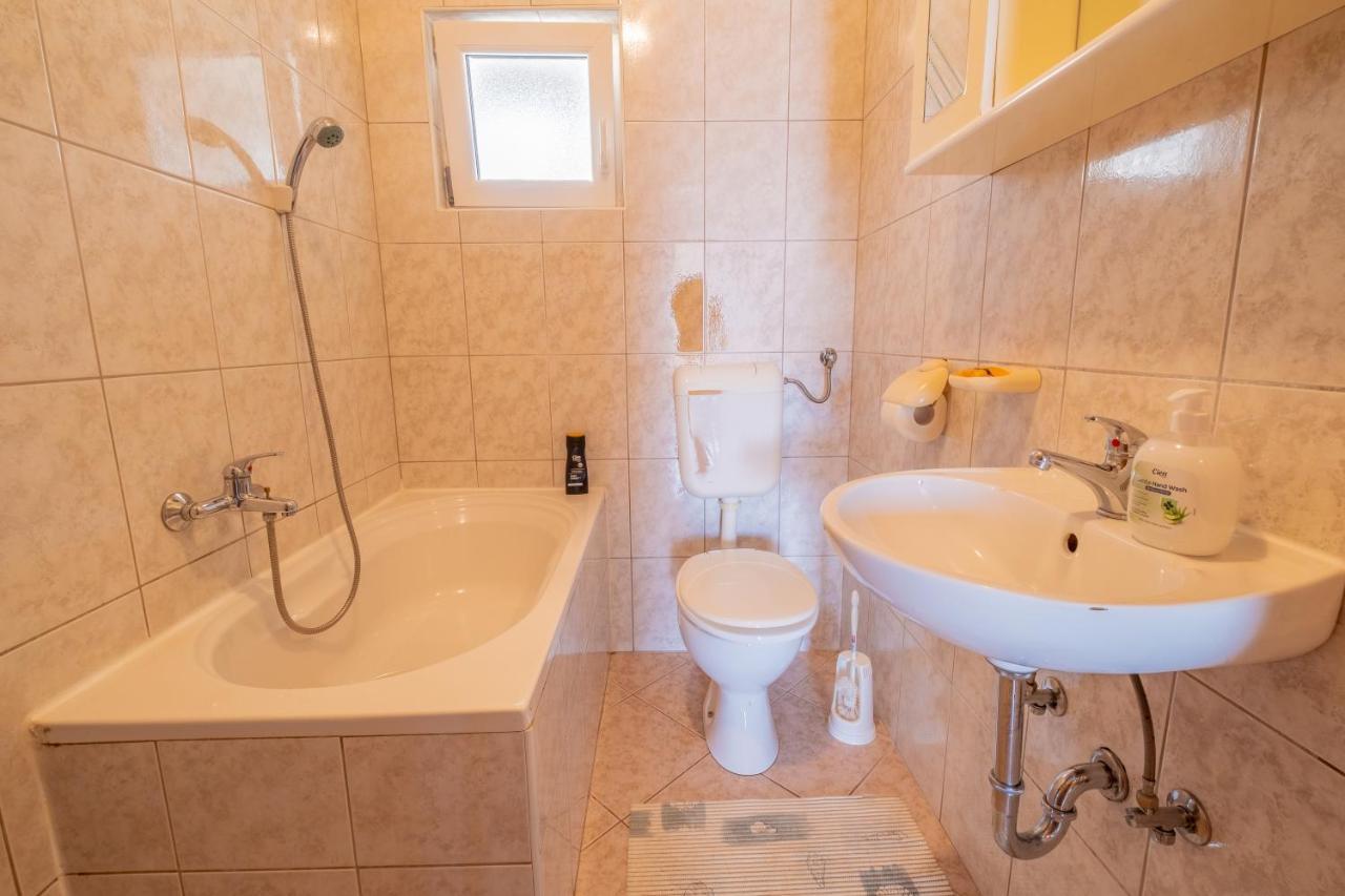 Cozy Apartments With Sea View Novi Vinodolski Esterno foto