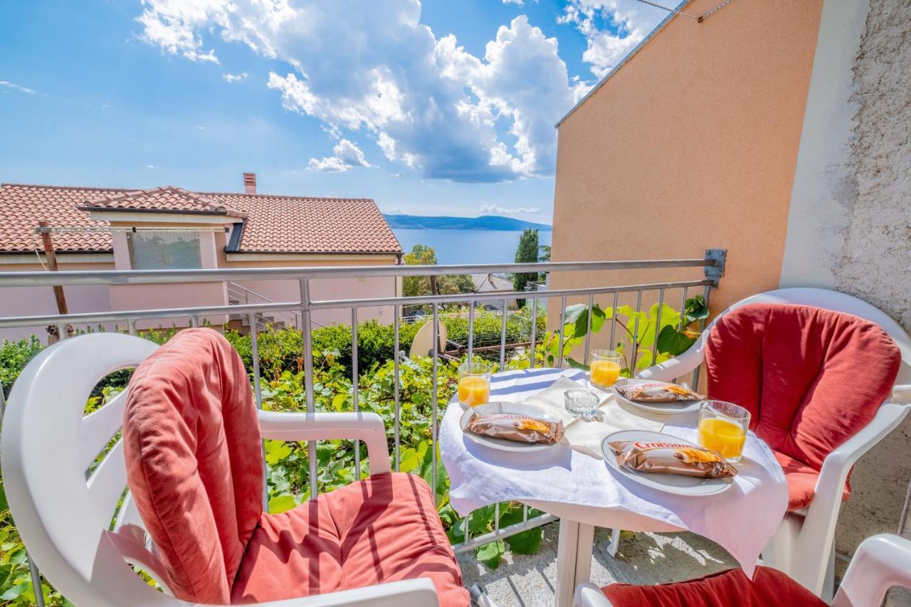 Cozy Apartments With Sea View Novi Vinodolski Esterno foto